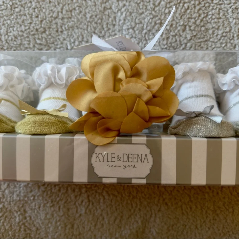Kyle & Deena Infant 3-Piece Sock Set w/ Floral Headband NWT